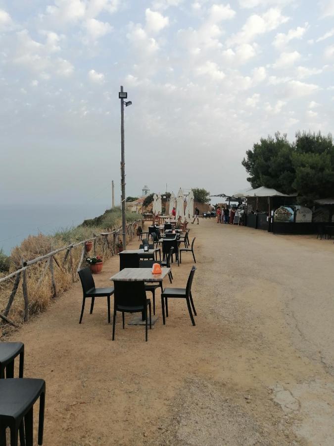 Al Faro Bed & Breakfast Realmonte Exterior photo