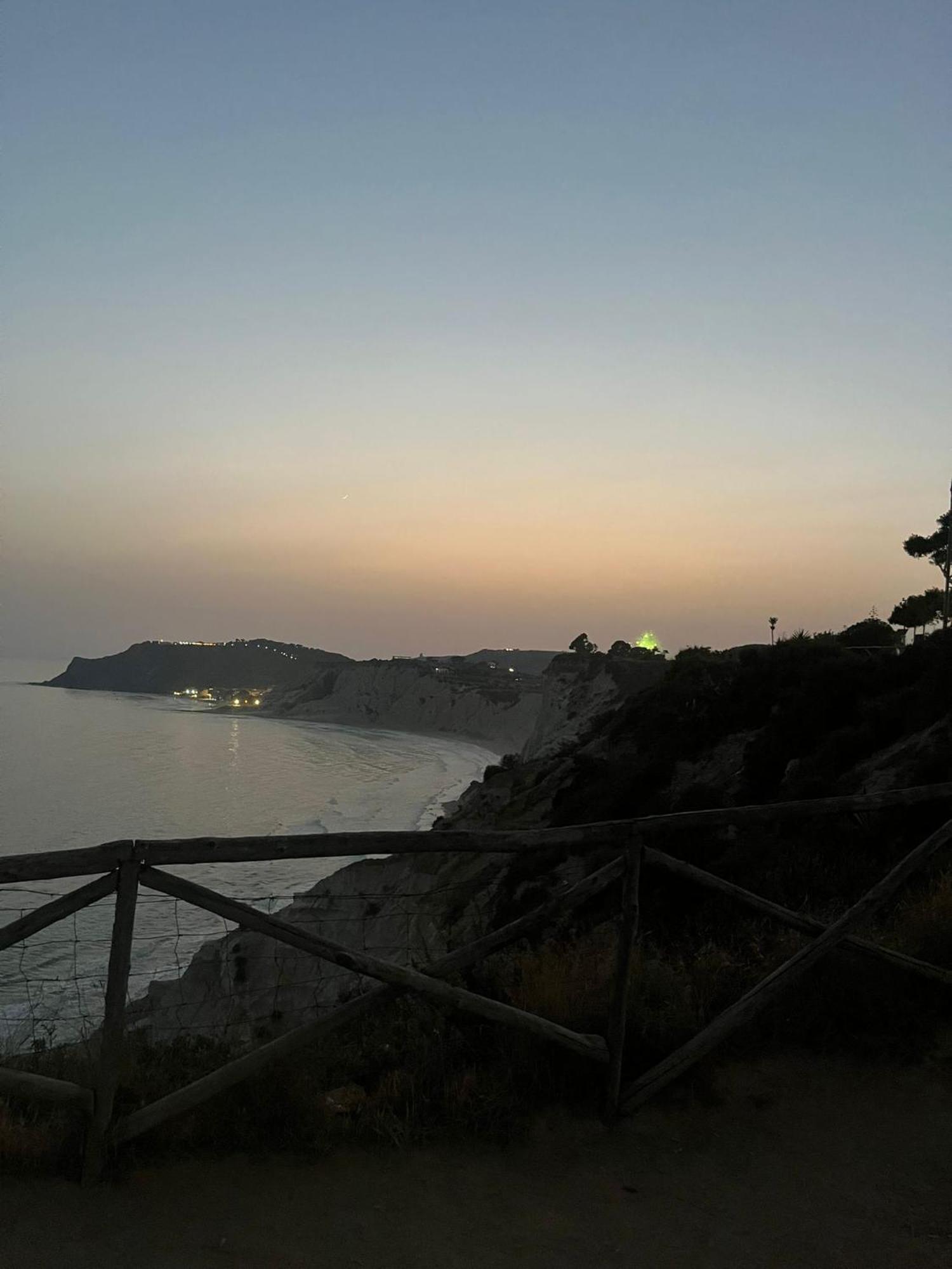Al Faro Bed & Breakfast Realmonte Exterior photo