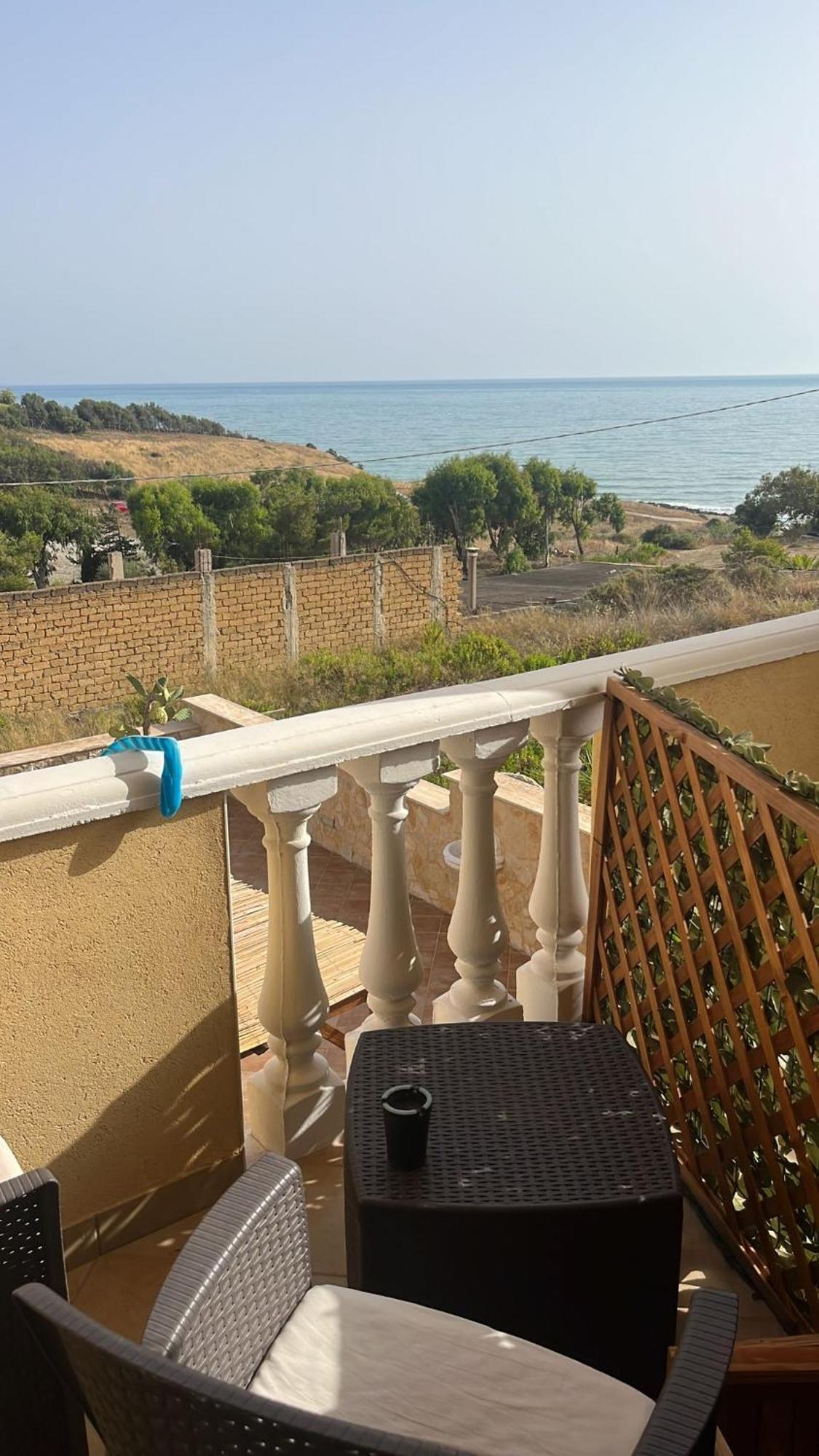 Al Faro Bed & Breakfast Realmonte Exterior photo