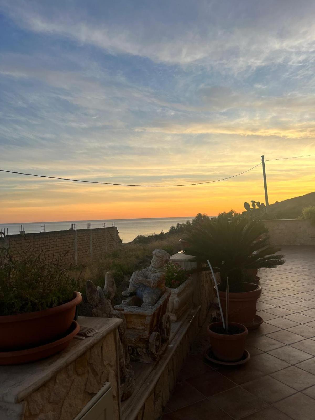 Al Faro Bed & Breakfast Realmonte Exterior photo